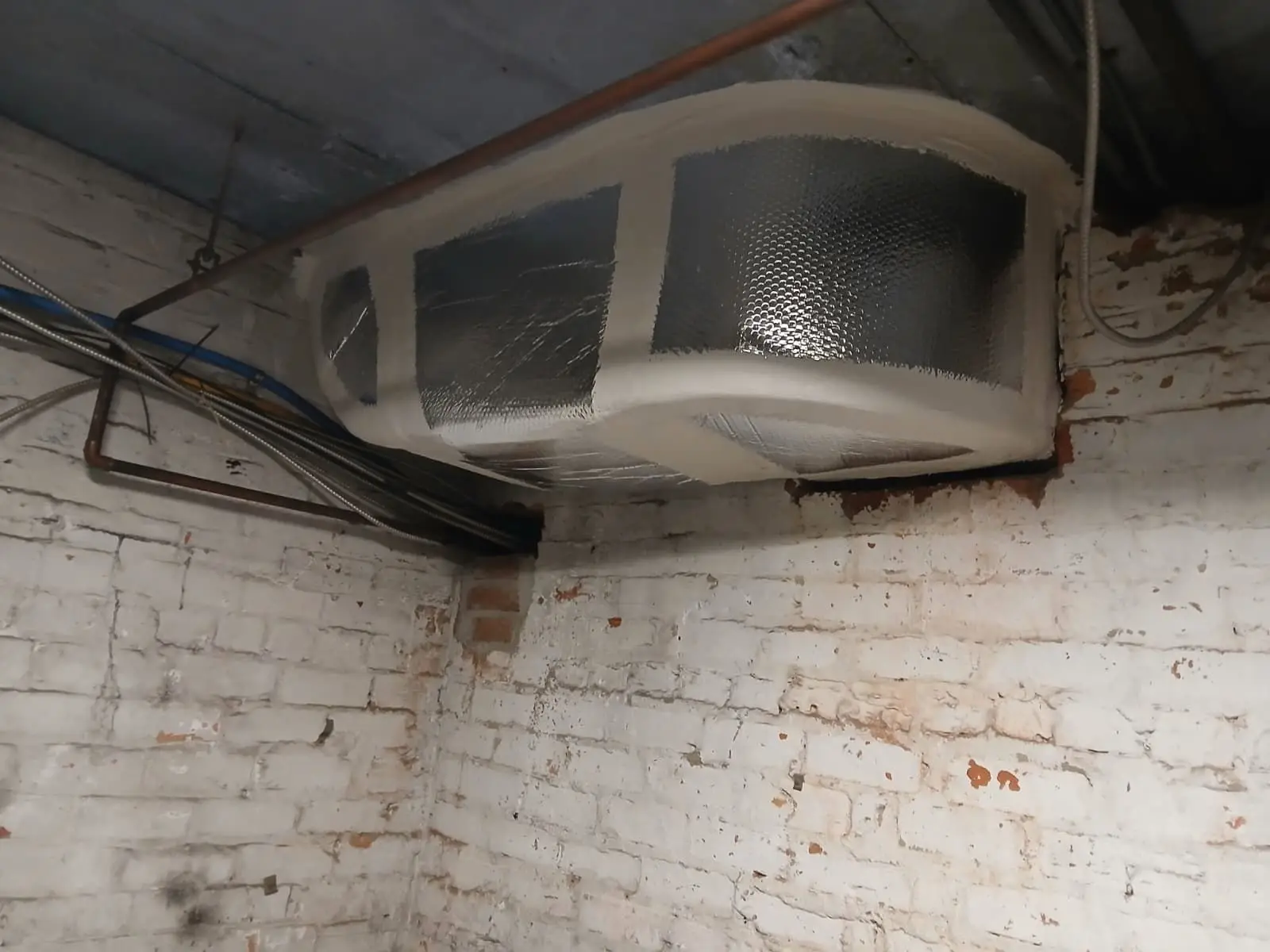 Insulated duct run installed in a Georgia crawl space